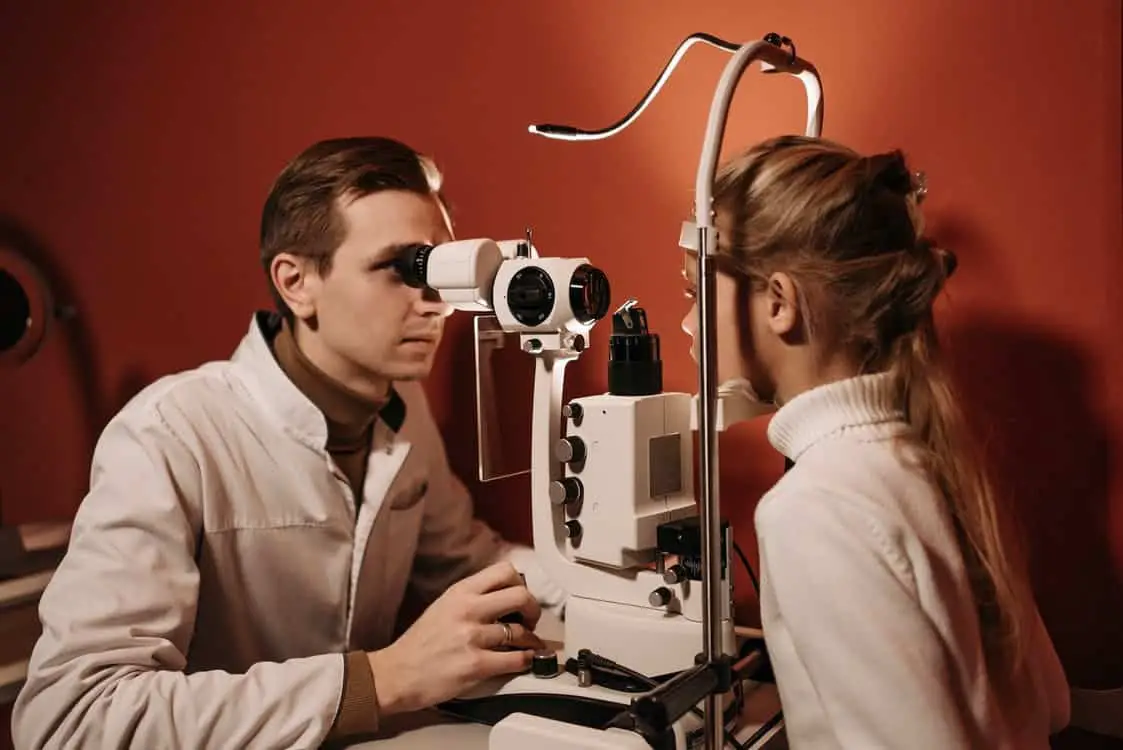How to Become An Optician