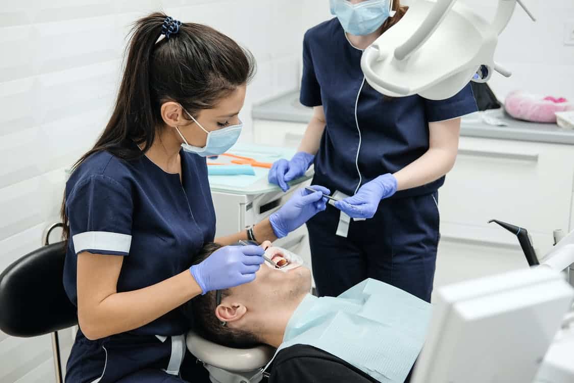 Dental Assistant vs Dental Hygienist