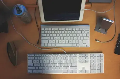 Cómo Escribir el Texto del Símbolo de Flecha hacia Abajo en el teclado (Windows MAC)