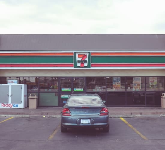 How Old to Work at 7/11 