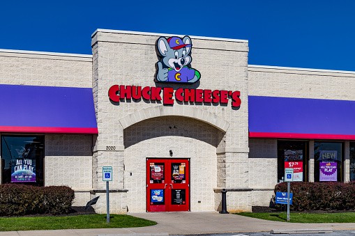 Chuck E Cheese Job Opportunities, Salary, Age, Application Process, Interview Questions