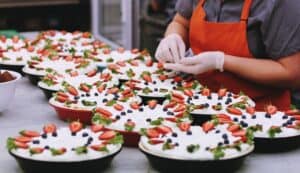 Dietary aide job description, duties, salary