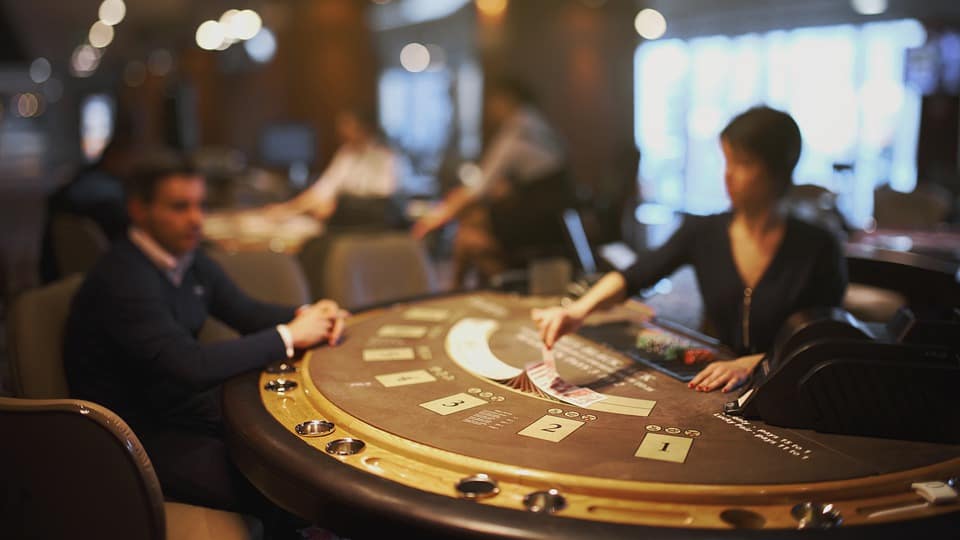 casino blackjack dealer salary