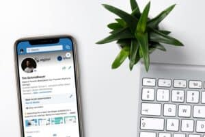 LinkedIn Headline Tips For Unemployed