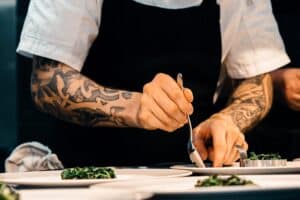 SALAD MAKER: JOB DESCRIPTION, DUTIES & SALARIES