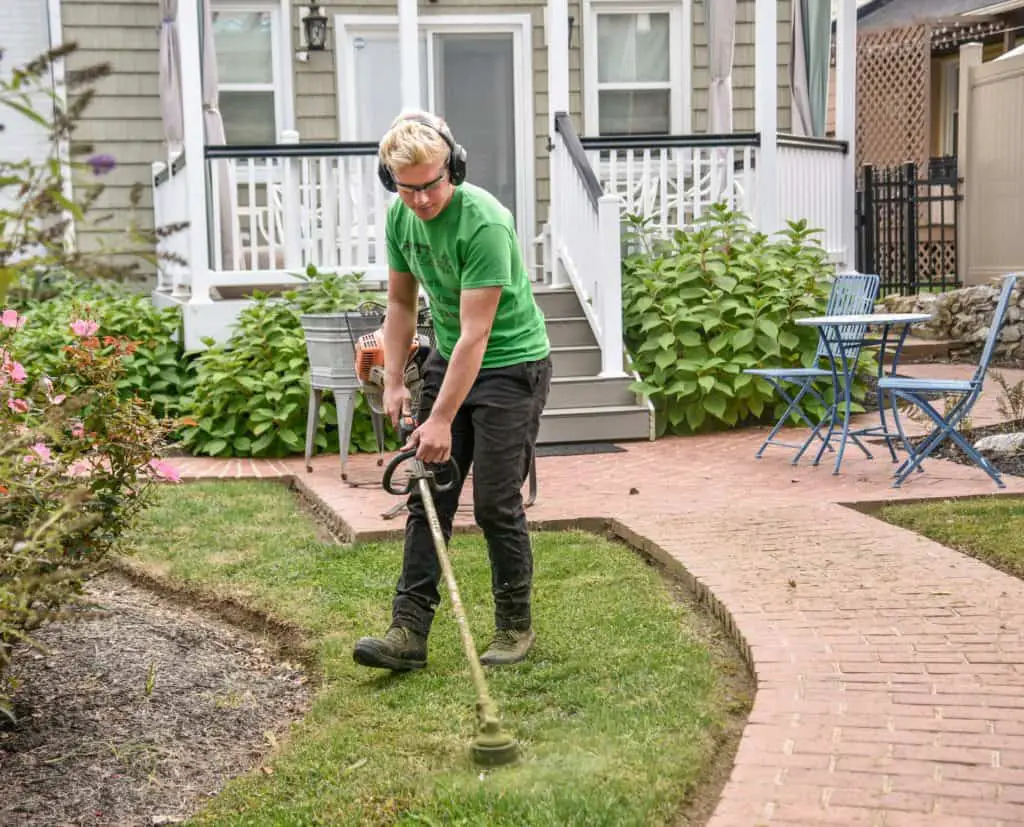 What to wear to a landscaper job interview? 