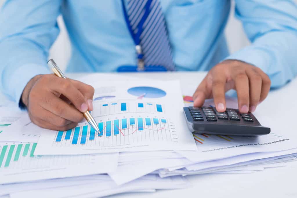 Complete Guide on Financial Managers & Their Salaries