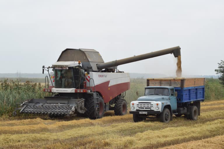 Walmart Truck Unloader Job Description, their duties, and salary