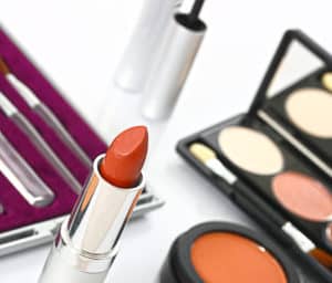 How does IPSY make money?