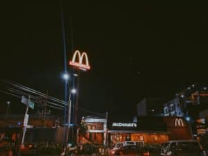 Does McDonald's pay weekly?