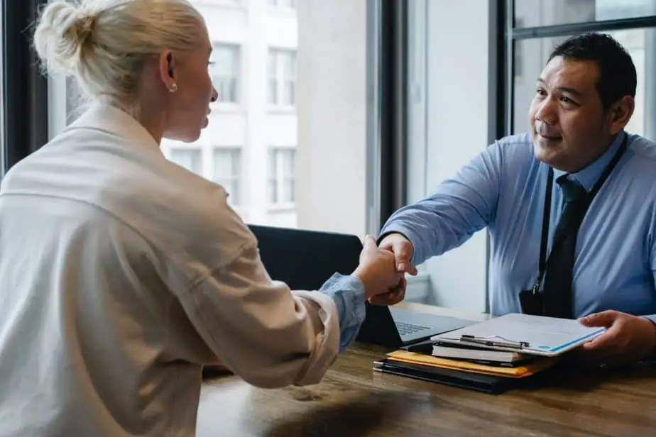 How to greet the interviewer and answer them while maintaining your first impression
