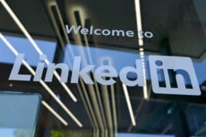 What does it mean when a job is no longer accepting applications on LinkedIn or may close soon?