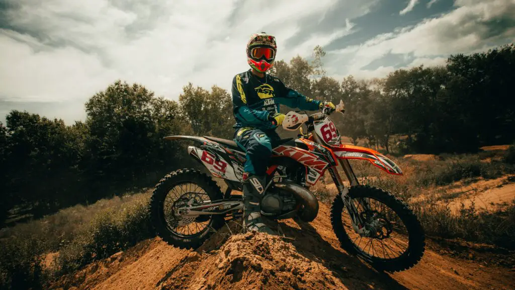 entry level salary for professional dirt bike racers