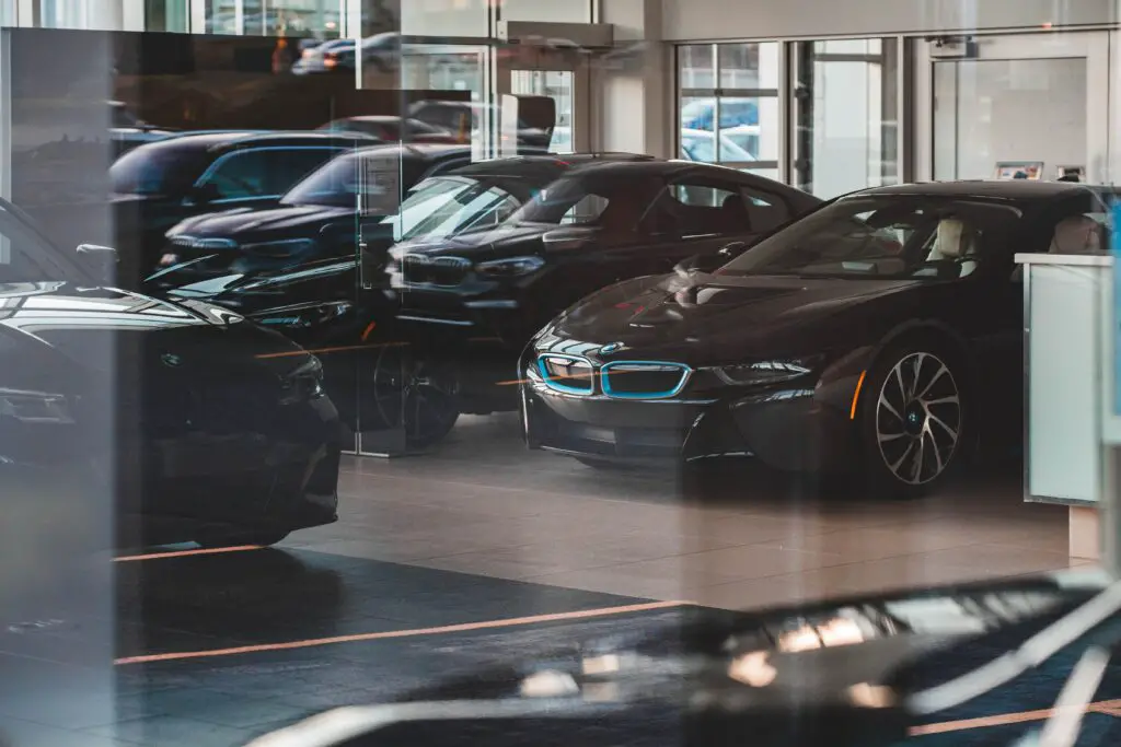 How much do car dealership owners make