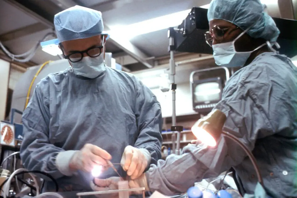 Salaries For Surgeon Urologist